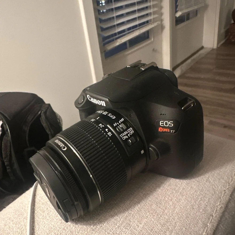 Canon DSLR Camera in Black with Attached Lens